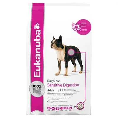 Saco de ração Eukanuba Daily Care Sensitive Digestion para cães adultos, indicado para todas as raças. Texto visível: 100% High Quality Nutrition, 1+ Years/Ans/Jahre/Años/MET.