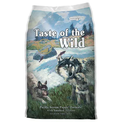Taste of the Wild Pacific Stream Puppy Formula with Smoked Salmon, A Grain-Free Diet feliratú kutyatáp csomagolás, rajta farkasok festménye látható.