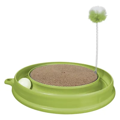 Gioco per gatti con base circolare verde in plastica, centro in cartone ondulato, pallina bianca laterale e molla con pompon verde e bianco.