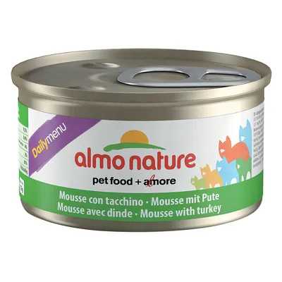 Консерва almo nature Daily Menu, pet food + amore, Mousse with turkey. Видны надписи на английском, итальянском, немецком и французском языках.