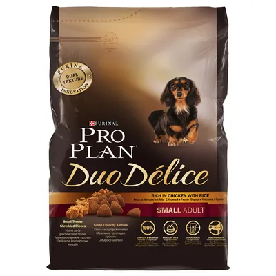 Purina Pro Plan Duo Délice Small Adult -koiranruoka, rich in chicken with rice. Pakkauksessa kuva pienestä koirasta ja nappuloista. Tekstit: small tender shredded pieces, small crunchy kibbles.