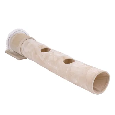 Beige kattentunnel van stof met drie ronde openingen aan de bovenkant, een krabvlak en een gebogen borstel aan het uiteinde op een rechthoekige basis.