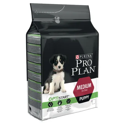 Vreča hrane za pse Purina Pro Plan Medium Puppy, vidno besedilo: OPTISTART, MEDIUM 10–25 kg, PUPPY. Na embalaži so ikone in opisne oznake v angleščini.