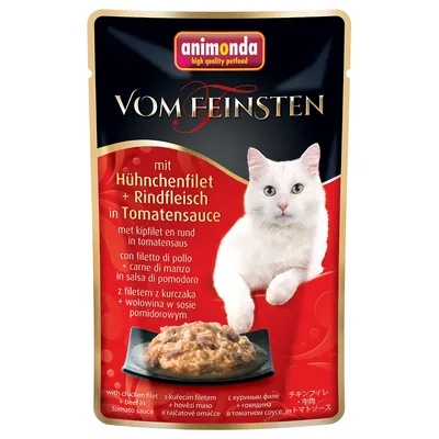 Pouch showing chicken fillet and beef in tomato sauce, with product name and description in multiple languages. Plate of food displayed at bottom.