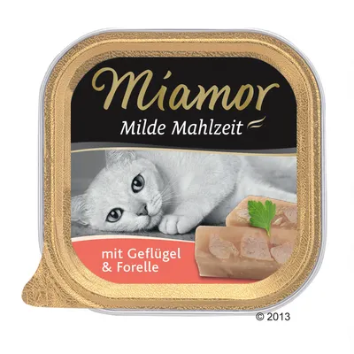 Miamor Milde Mahlzeit kattefoder, synligt stykke foder med persille, tekst: mit Geflügel & Forelle. Billede af hvid kat på emballagen.