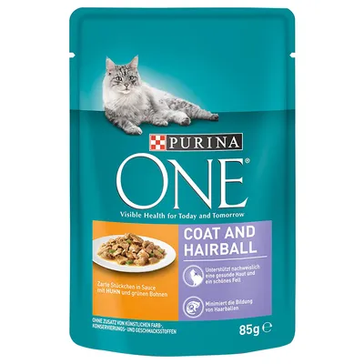 Purina ONE Coat and Hairball, 85 g. Widoczny kot, kawałki w sosie z kurczakiem i zieloną fasolką. Tekst po angielsku i niemiecku na opakowaniu.
