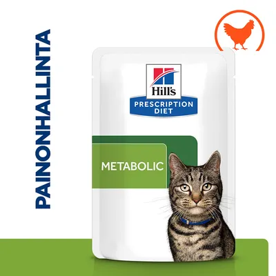 Hill's Prescription Diet Metabolic -kissanruokapakkaus, teksti 'PAINONHALLINTA', vihreä etiketti, oranssi kanan siluetti, kuvassa raidallinen kissa