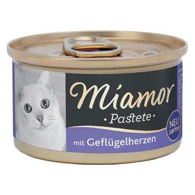 Miamor Pastete -kissanruokapurkki, teksti mit Geflügelherzen ja NEU: zarter. Metallipurkki, etiketissä kissan kuva. Teksti saksaksi.