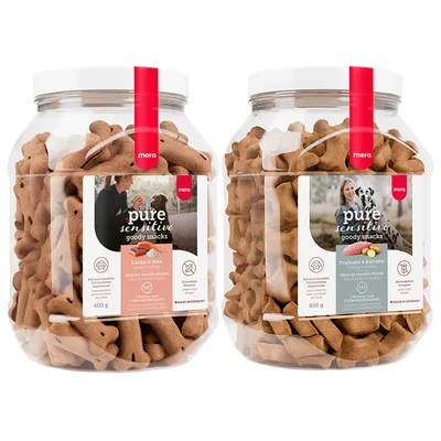 Deux bocaux de friandises pour chien mera pure sensitive goody snacks, étiquettes visibles : Lachs & Reis 600 g et Truthahn & Kartoffel 600 g. Texte en allemand sur les étiquettes.