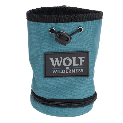 Wolf of Wilderness Leckerli-Beutel aus blauem Stoff mit Kordelzug und Reissverschluss.