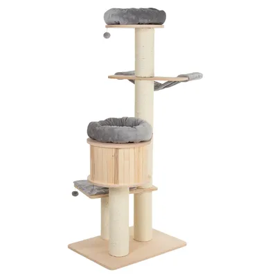 Kratzbaum aus Holz mit drei Ebenen, Sisalstämmen und grauen gepolsterten Liegeflächen. Inklusive Spielzeugball an Schnur.
