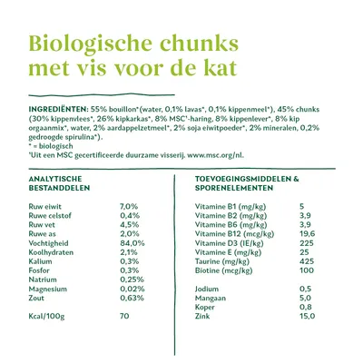 Biologische chunks met vis voor de kat. Ingrediënten: 55% bouillon, 45% chunks (kippenvlees, kipkarkas, MSC-haring, kippenlever, orgaanmix), aardappelzetmeel, soja-eiwitpoeder, mineralen, spirulina. Analytische bestanddelen en toevoegingen vermeld.