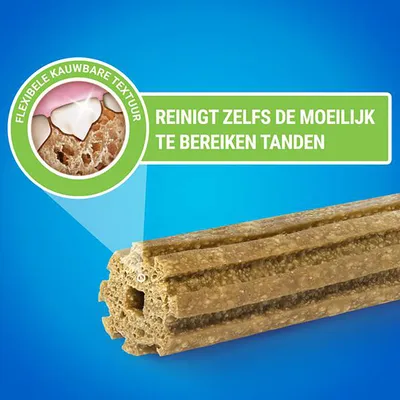 Hondenkauwsnack met flexibele kauwbare textuur, reinigt zelfs de moeilijk te bereiken tanden. Close-up van structuur en tandreiniging zichtbaar.