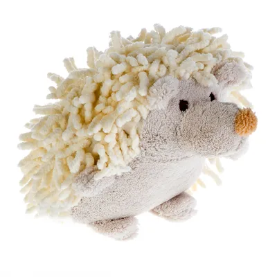 Plyschleksak i form av en igelkott med beige kropp och krämfärgade, rufsiga taggar. Plyschleksak i form av en igelkott med beige kropp och krämfärgade, rufsiga taggar.