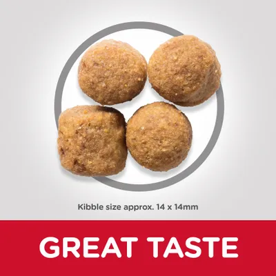 Neljä pyöreää nappulaa, teksti: Kibble size approx. 14 x 14 mm. Alhaalla valkoinen teksti punaisella pohjalla: GREAT TASTE.