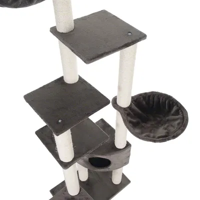 Krabpaal met meerdere grijze ligplateaus, een ronde hangmat en sisal omwikkelde palen. Materialen: stof en sisal touw. Geen merknaam zichtbaar.