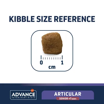 Wizualne porównanie wielkości granulki karmy Advance Veterinary Diets Articular Senior +7 lat; skala w centymetrach od 0 do 1 cm.