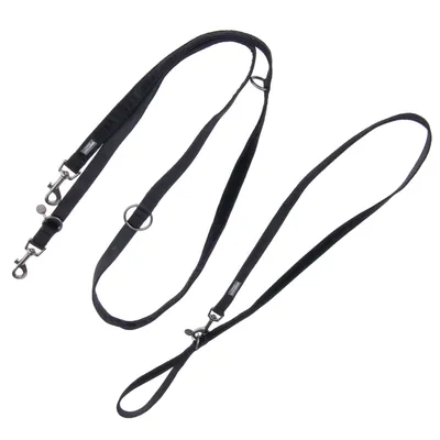Laisse noire pour chien à longueur réglable, deux mousquetons et anneaux en métal.