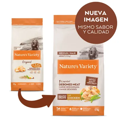 Dos sacos de pienso para perros Nature's Variety Medium/Maxi Adult (+10 kg), 12 kg, con pollo como ingrediente principal. Texto: 'Nueva imagen, mismo sabor y calidad'.