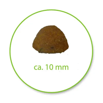 Гранула от суха храна с приблизителен размер 10 мм, показана в близък план. Видим надпис: ca. 10 mm.
