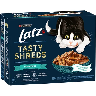 Purina Latz Tasty Shreds Fish Selection kattemad, 12 x portionsposer. Tekst: skurna strimlor, nyhtopaloja, laks, tunfisk, torsk, rødspætte. Billede af kat og skål med foder.
