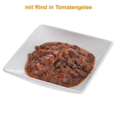 Schotel met stukjes rundvlees in tomatengelei. Tekst bovenaan: mit Rind in Tomatengelee (Duits).