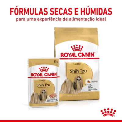 Royal Canin Shih Tzu Adult seco e húmido, embalagens visíveis com cão da raça Shih Tzu. Texto: FÓRMULAS SECAS E HÚMIDAS para uma experiência de alimentação ideal.