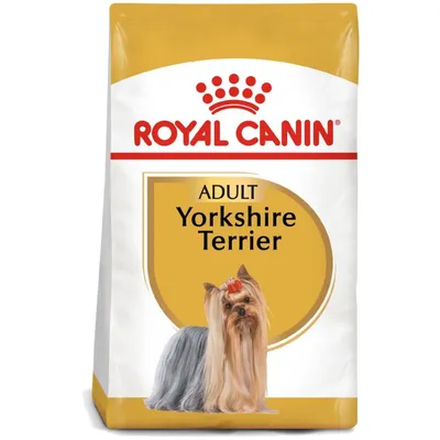 Opakowanie karmy Royal Canin Adult Yorkshire Terrier z wizerunkiem psa tej rasy i widocznym napisem na froncie opakowania.