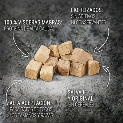Cubos liofilizados de vísceras magras, proteína de alta calidad, sin aditivos ni conservantes, sin cereales, para gatos de todos los tamaños y razas. Texto visible en la imagen.