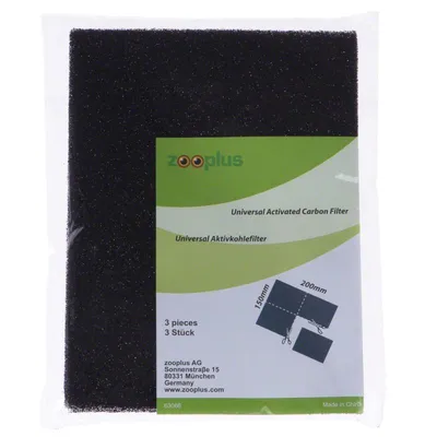 zooplus Universal Activated Carbon Filter, 3 stuks, afmetingen 150×200 mm zichtbaar op verpakking. Tekst in het Engels en Duits. Zwarte filtermat in plastic verpakking.