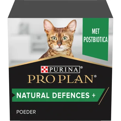 Purina Pro Plan Natural Defences+ poeder, met postbiotica. Verpakking toont afbeelding van een kat. Purina Pro Plan Natural Defences+ poeder, met postbiotica. Verpakking toont afbeelding van een kat.