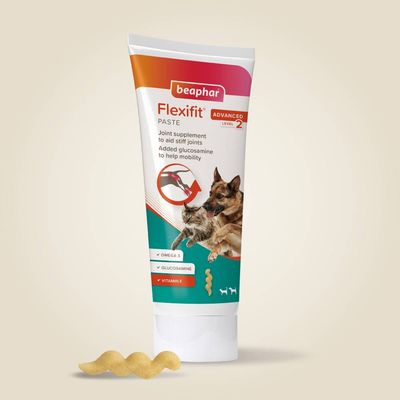 Beaphar Flexifit Advanced Level 2 paste joint supplement with glucosamine, omega 3 and vitamin E to aid stiff joints and help mobility. Tube and sample of paste shown.