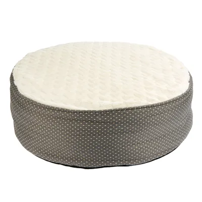 Rundt kæledyrspude med gråt stof med prikker og hvid, blød overside. Rundt kæledyrspude med gråt stof med prikker og hvid, blød overside.