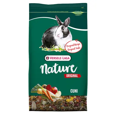 Confezione di Versele-Laga Nature Original Cuni, immagine di coniglio, verdure e miscela di mangime visibili, testo: 'Original Recipe Original Taste', peso 2,5 kg. Confezione di Versele-Laga Nature Original Cuni, immagine di coniglio, verdure e miscela di mangime visibili, testo: 'Original Recipe Original Taste', peso 2,5 kg.