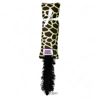 Jouet en tissu motif girafe avec queue noire, étiquette visible : KONG Kickeroo.