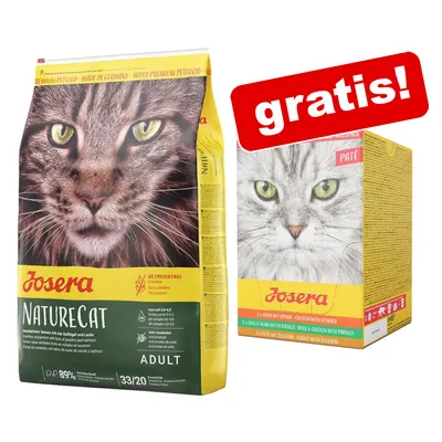 Josera NatureCat Adult kattenvoer en Josera Paté multipack met rode sticker 'gratis!'. Op de verpakkingen staan grote kattengezichten en productnamen duidelijk zichtbaar. Josera NatureCat Adult kattenvoer en Josera Paté multipack met rode sticker 'gratis!'. Op de verpakkingen staan grote kattengezichten en productnamen duidelijk zichtbaar.