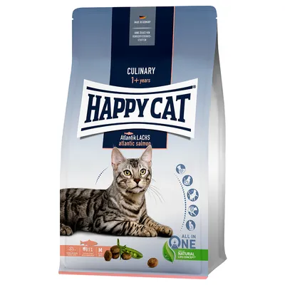 Опаковка Happy Cat Culinary 1+ years Atlantic Lachs atlantic salmon, изображение на сива котка, гранули и зеленчуци. Видими пиктограми за функции и надпис Natural Life Concept.