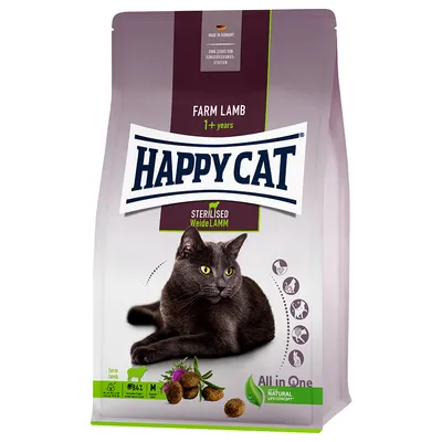 Happy Cat Farm Lamb kattenvoer voor gesteriliseerde katten, 1+ jaar, met afbeelding van zwarte kat en brokjes. Tekst: 'STERILISED Weide LAMM', 'All in One', 'Natural Life Concept'.