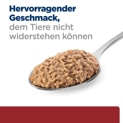 Hervorragender Geschmack, dem Tiere nicht widerstehen können. Abgebildet: Löffel mit feuchtem Tierfutter.