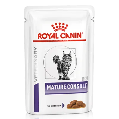 Royal Canin Veterinary Mature Consult, bustina con immagine di gatto, scritta 'Thin slices in gravy', crocchette in salsa visibili sulla confezione.