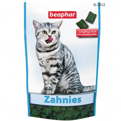 beaphar Zahnies, tandvårdssnacks för katt. Text på förpackningen: 'Zahnpflege Snack ohne Zuckerzusatz'. Bild på grå katt och två gröna snacksbitar.