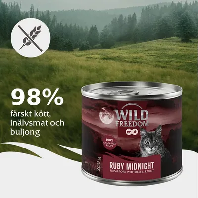Wild Freedom Ruby Midnight våtfoderburk med kattmotiv, text: 98 % färskt kött, inälvsmat och buljong, 100 % grain-free recipe, 200 g, fresh pork with beef & rabbit. Spannmålsfri symbol. Wild Freedom Ruby Midnight våtfoderburk med kattmotiv, text: 98 % färskt kött, inälvsmat och buljong, 100 % grain-free recipe, 200 g, fresh pork with beef & rabbit. Spannmålsfri symbol.