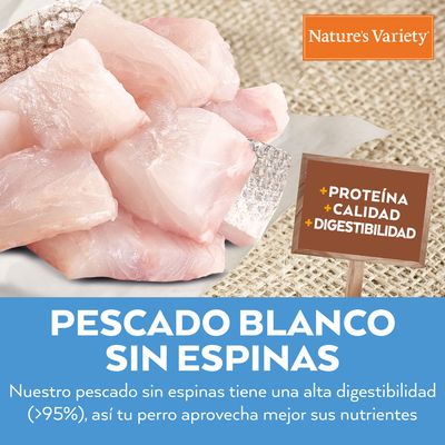 Nature's Variety. Pescado blanco sin espinas, alta digestibilidad (>95%). Cartel: +proteína, +calidad, +digestibilidad. Texto: tu perro aprovecha mejor sus nutrientes.