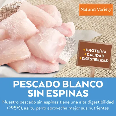 Nature's Variety. Pescado blanco sin espinas, alta digestibilidad (>95%). Cartel: +proteína, +calidad, +digestibilidad. Texto: tu perro aprovecha mejor sus nutrientes.