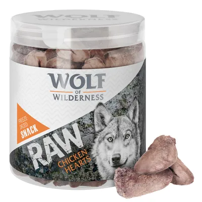 Wolf of Wilderness RAW Chicken Hearts, gefriergetrockneter Snack im transparenten Behälter mit Wolfsmotiv.