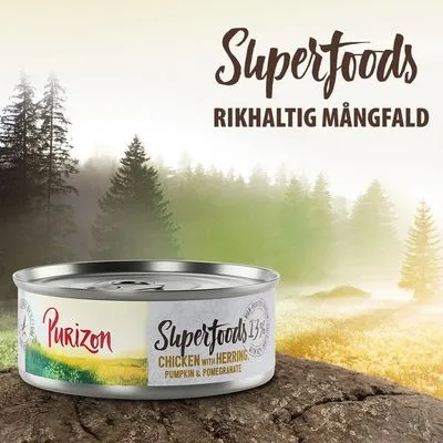 Purizon Superfoods 13 %, Chicken with Herring, Pumpkin & Pomegranate. Text: Superfoods Rikhaltig Mångfald. Bild på konservburk med Purizon-varumärke.