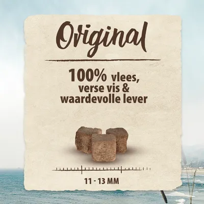 Original. 100% vlees, verse vis & waardevolle lever. Afbeelding van drie blokjes, maatindicatie: 11–13 mm.