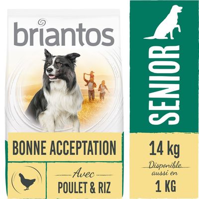 briantos BONNE ACCEPTATION SENIOR, avec poulet & riz, 14 kg, disponible aussi en 1 kg. Texte visible sur l’emballage de croquettes pour chien senior.