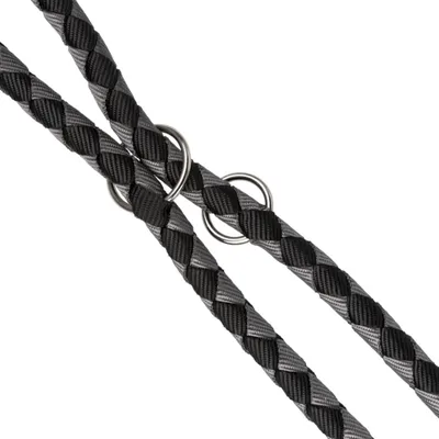 Laisse tressée noire et grise avec trois anneaux métalliques visibles, matériau en nylon ou tissu synthétique.