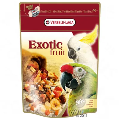 Versele-Laga Exotic fruit, pakiranje hrane za ptice s prikazom mješavine sušenog voća i dva papagaja. Tekst: 35 % fruit, resealable, optimal freshness. Versele-Laga Exotic fruit, pakiranje hrane za ptice s prikazom mješavine sušenog voća i dva papagaja. Tekst: 35 % fruit, resealable, optimal freshness.